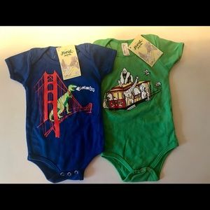 PAIR OF S/S SAN FRANCISCO SCREEN PRINT ONESIES